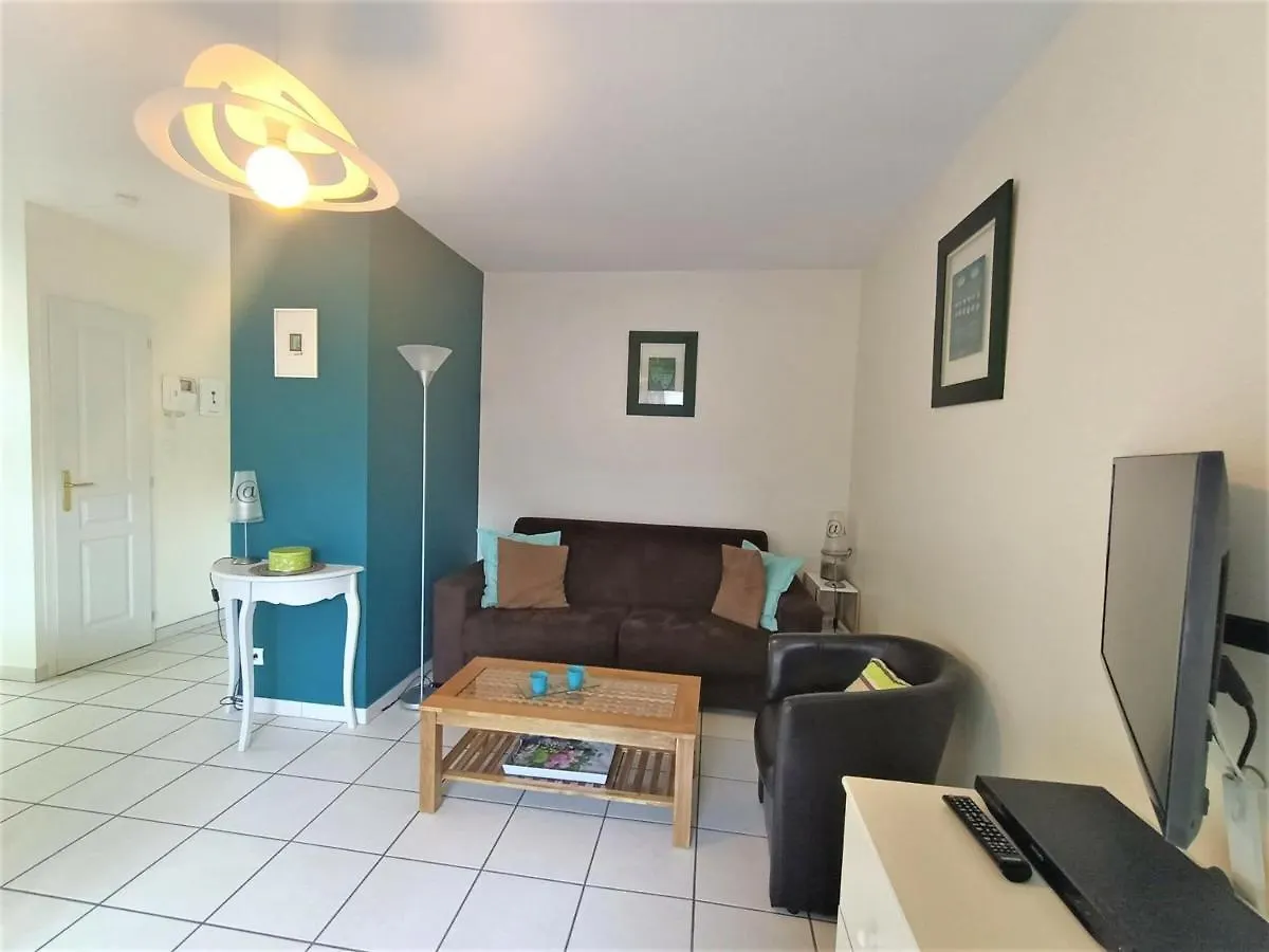 Charmant T2 Moderne Avec Balcon A Aix-Les-Bains, Proche Centre Et Services - Fr-1-555-61 Aix-les-Bains